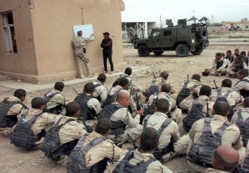 Curso comando de combate en población impartido al Ejército iraquí. Fuente: mde.es