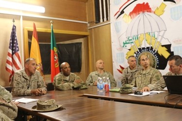 Reunión del coronel Romero con personal de la Coalición. Fuente: mde.es